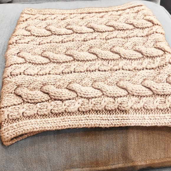 THICK CABLE KNIT INFINITY SCARF BY GAP EUC - Picture 4 of 4